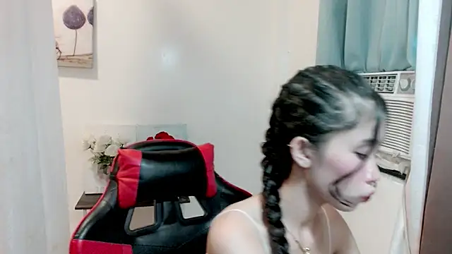 Snapshot of heartx_ chatting on June 8, 2:23 am heartx online show from June 8, 2:23 am