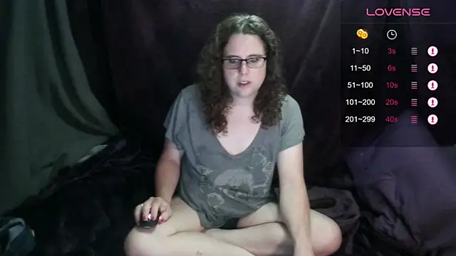 Snapshot of emilymts chatting on July 15, 9:44 pm emilymts online show from July 15, 9:44 pm