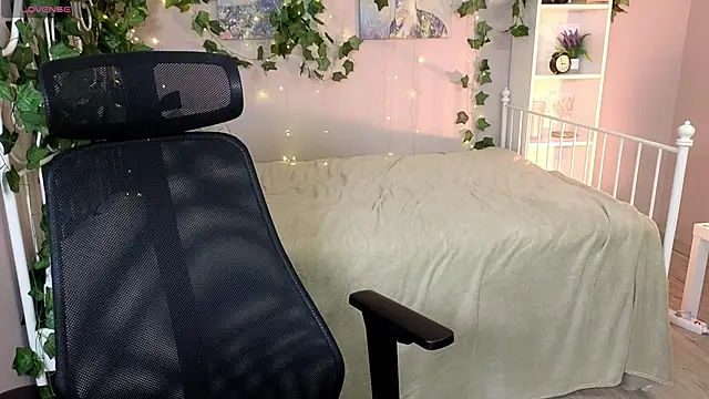 EricaWilds online show from June 3, 12:06 pm