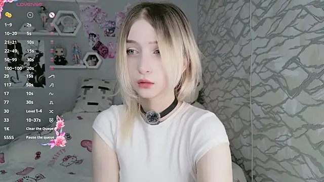 Snapshot of meganami chatting on June 12, 1:42 pm meganami online show from June 12, 1:42 pm