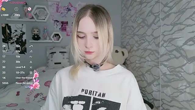 Snapshot of meganami chatting on June 7, 2:44 pm meganami online show from June 7, 2:44 pm
