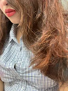 Snapshot of Yours_riya11 chatting on June 25, 11:43 pm Yours riya11 online show from June 25, 11:43 pm