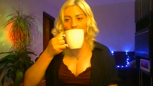 LunaaKiss online show from June 12, 8:39 pm