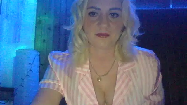 LunaaKiss online show from June 3, 10:25 pm