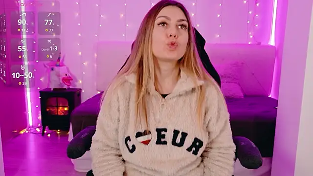 LindaWhite  online show from February 13, 9:59 pm