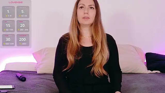 LindaWhite  online show from May 13, 9:22 pm
