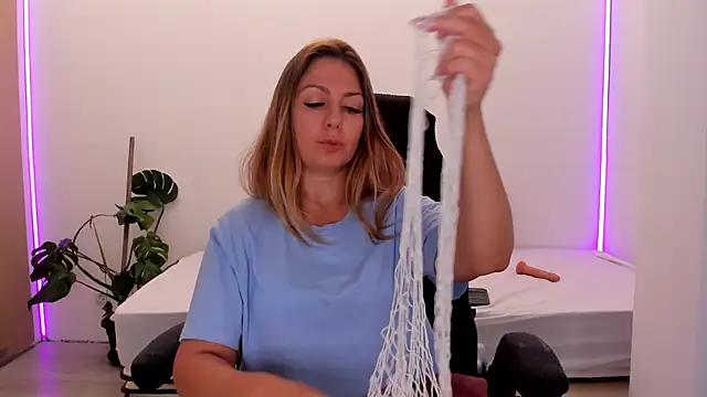 LindaWhite  online show from September 19, 3:49 pm