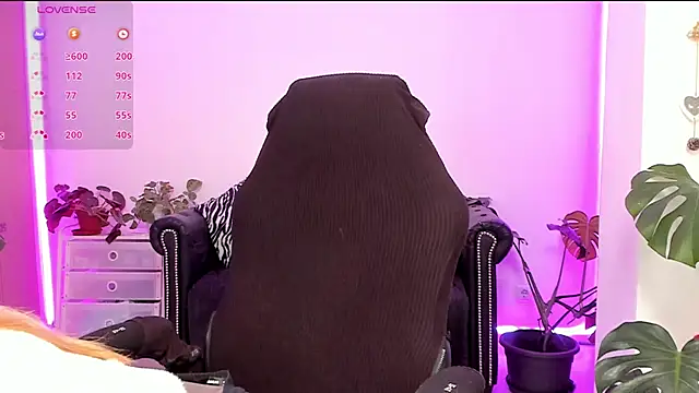 LindaWhite  online show from March 11, 4:51 pm