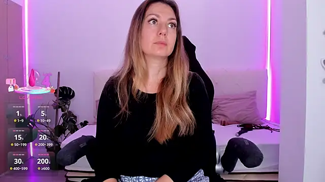 LindaWhite  online show from October 24, 9:52 am