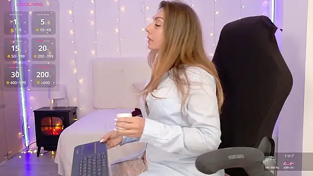 LindaWhite  online show from January 15, 4:54 pm