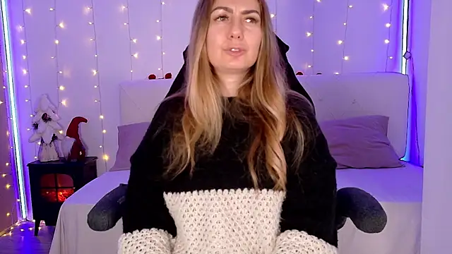 LindaWhite  online show from December 17, 5:18 pm