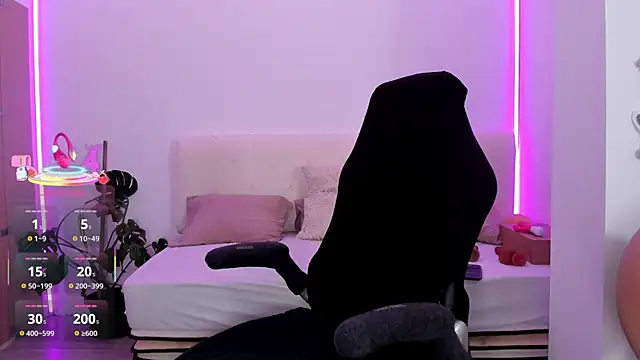 LindaWhite  online show from October 30, 11:19 am