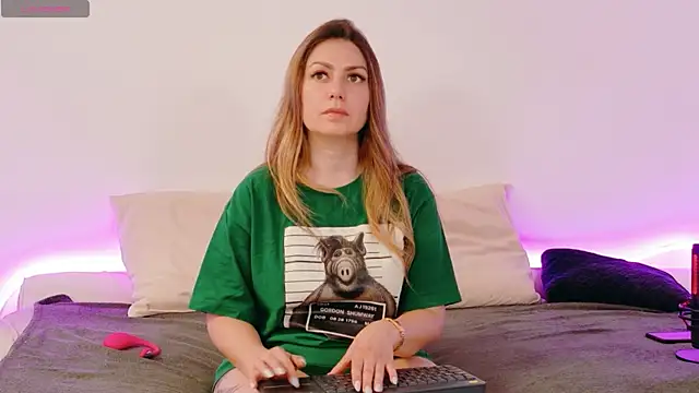 LindaWhite  online show from May 21, 4:04 pm