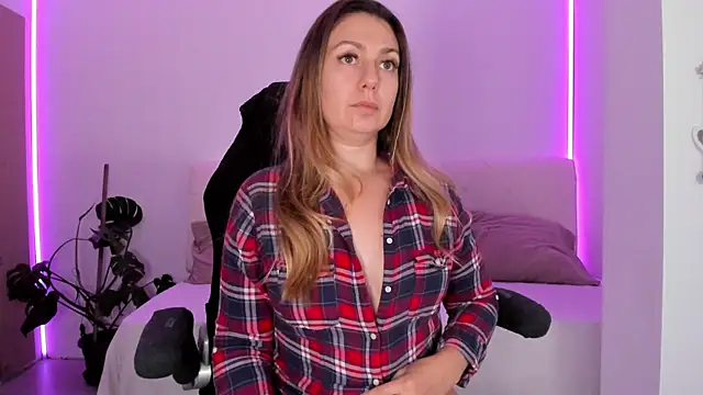 LindaWhite  online show from November 9, 5:17 pm