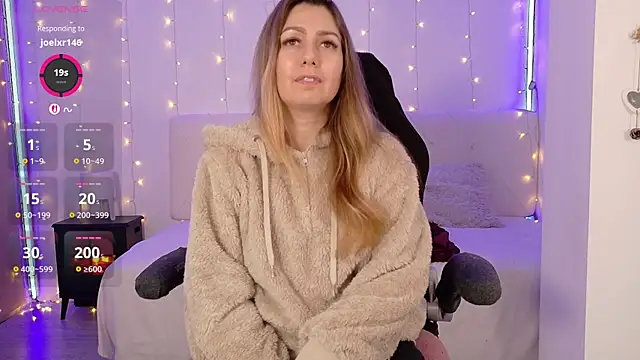 LindaWhite  online show from January 11, 10:05 pm