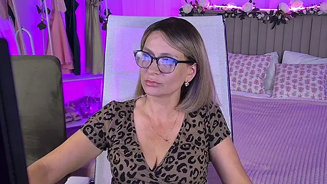 LioraVale online show from July 10, 3:56 pm