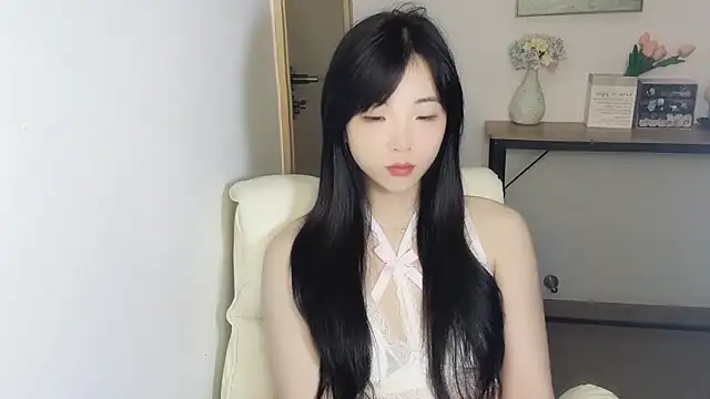 Snapshot of Louise-3 chatting on July 13, 10:14 am Louise-3 online show from July 13, 10:14 am