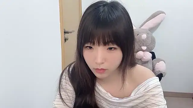 Snapshot of Louise-3 chatting on June 2, 9:37 pm Louise-3 online show from June 2, 9:37 pm