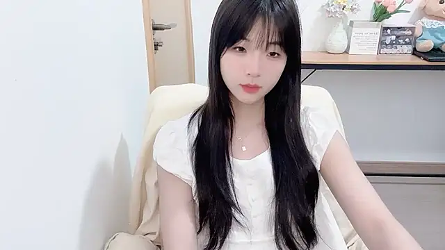 Snapshot of Louise-3 chatting on July 3, 10:16 pm Louise-3 online show from July 3, 10:16 pm