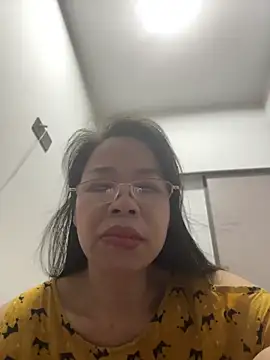 Snapshot of honghong_mother chatting on June 9, 3:02 pm honghong mother online show from June 9, 3:02 pm