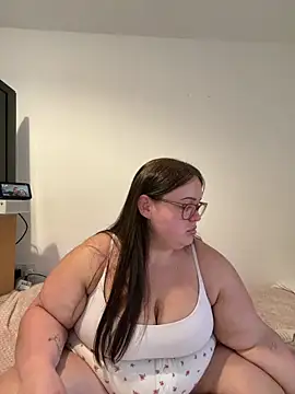 Snapshot of LillyMaexx chatting on June 20, 8:47 pm LillyMaexx online show from June 20, 8:47 pm