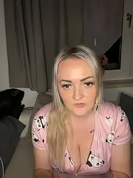 Snapshot of Alex-Blond chatting on June 17, 8:08 pm Alex-Blond online show from June 17, 8:08 pm