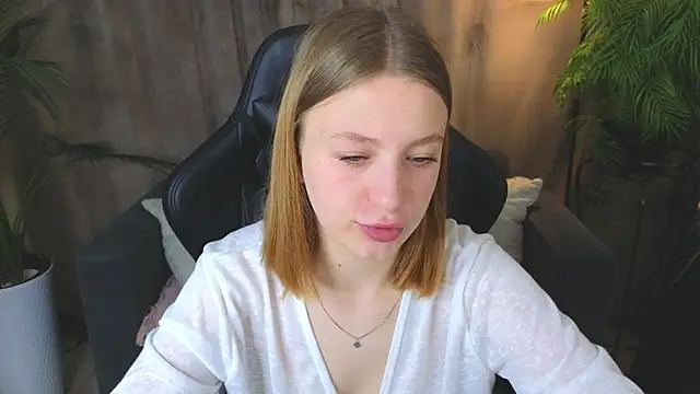 Snapshot of BeatriceLoven chatting on June 27, 7:14 am BeatriceLoven online show from June 27, 7:14 am
