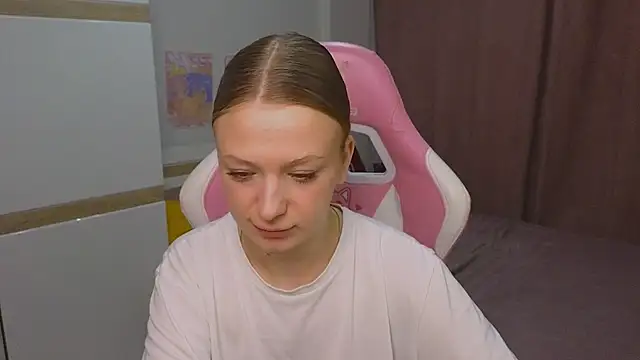 Snapshot of BeatriceLoven chatting on June 3, 7:09 am BeatriceLoven online show from June 3, 7:09 am