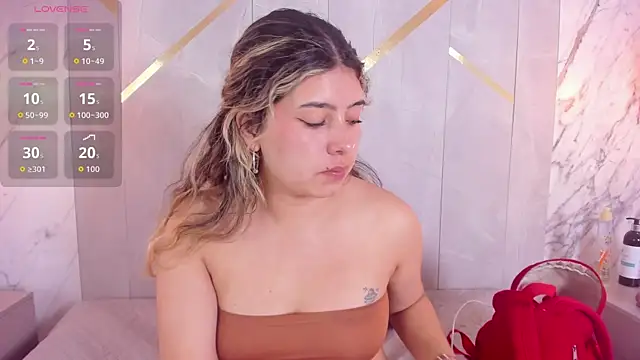 Snapshot of ChloeBelle_ chatting on July 6, 12:34 pm ChloeBelle online show from July 6, 12:34 pm
