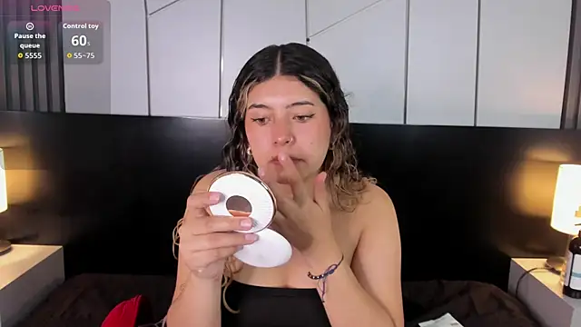 Snapshot of ChloeBelle_ chatting on July 15, 1:51 pm ChloeBelle online show from July 15, 1:51 pm