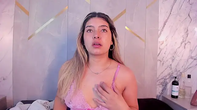Snapshot of ChloeBelle_ chatting on June 16, 12:38 pm ChloeBelle online show from June 16, 12:38 pm