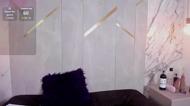 Snapshot of ChloeBelle_ chatting on July 3, 12:33 pm ChloeBelle online show from July 3, 12:33 pm