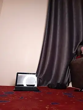 LaineOlives online show from July 9, 3:40 am