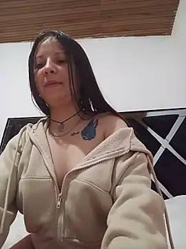 DafneNicole online show from June 16, 1:33 pm