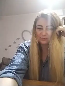 Snapshot of AngelWhite008 chatting on June 17, 8:08 pm AngelWhite008 online show from June 17, 8:08 pm