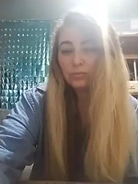 Snapshot of AngelWhite008 chatting on July 4, 8:57 pm AngelWhite008 online show from July 4, 8:57 pm