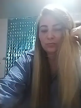 Snapshot of AngelWhite008 chatting on July 17, 8:06 pm AngelWhite008 online show from July 17, 8:06 pm