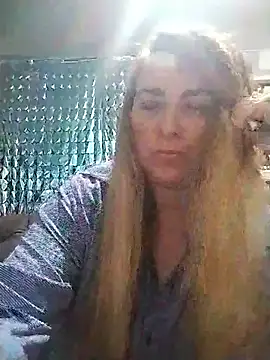 Snapshot of AngelWhite008 chatting on July 16, 9:01 pm AngelWhite008 online show from July 16, 9:01 pm