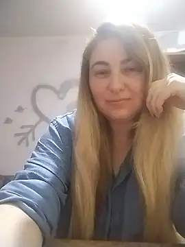 Snapshot of AngelWhite008 chatting on June 14, 10:11 pm AngelWhite008 online show from June 14, 10:11 pm