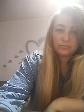 Snapshot of AngelWhite008 chatting on June 23, 9:24 pm AngelWhite008 online show from June 23, 9:24 pm