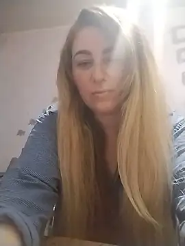 Snapshot of AngelWhite008 chatting on June 27, 8:37 pm AngelWhite008 online show from June 27, 8:37 pm