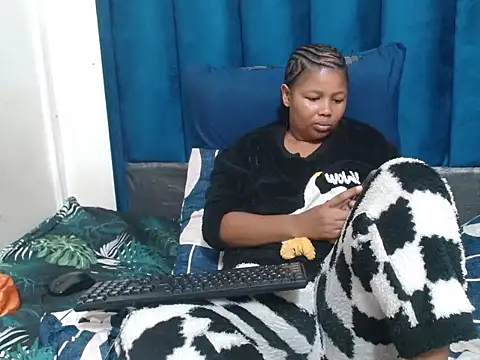 Snapshot of Mellowkittyyellow chatting on June 10, 3:02 pm Mellowkittyyellow online show from June 10, 3:02 pm