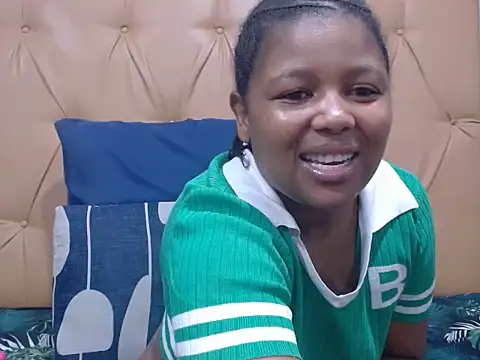 Snapshot of Mellowkittyyellow chatting on June 26, 6:25 pm Mellowkittyyellow online show from June 26, 6:25 pm