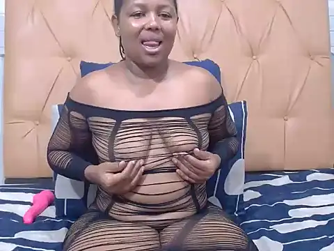 Snapshot of Mellowkittyyellow chatting on June 21, 6:57 pm Mellowkittyyellow online show from June 21, 6:57 pm