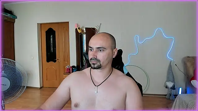 Snapshot of -SexyDaddy- chatting on June 24, 12:59 pm -SexyDaddy- online show from June 24, 12:59 pm