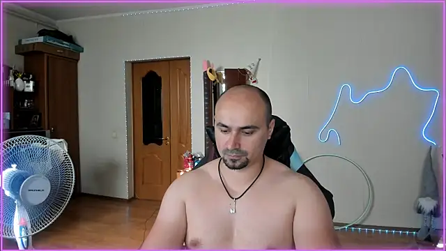 Snapshot of -SexyDaddy- chatting on June 18, 3:06 pm -SexyDaddy- online show from June 18, 3:06 pm