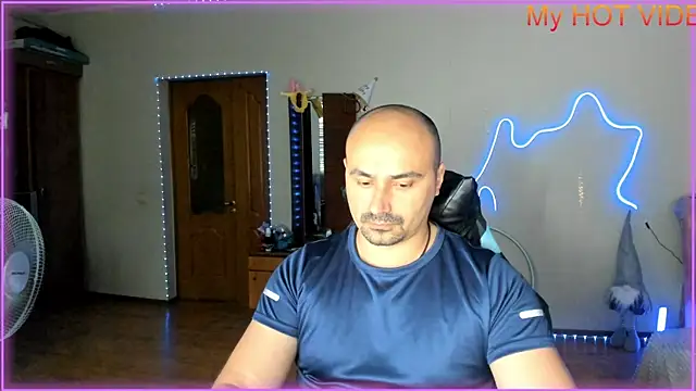 Snapshot of -SexyDaddy- chatting on June 6, 4:45 pm -SexyDaddy- online show from June 6, 4:45 pm