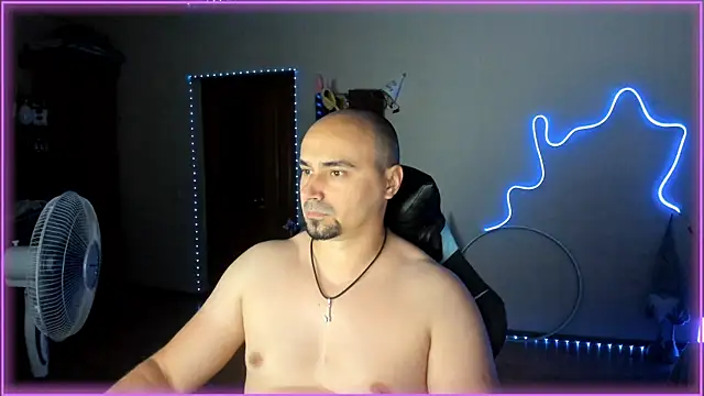 Snapshot of -SexyDaddy- chatting on June 25, 6:02 pm -SexyDaddy- online show from June 25, 6:02 pm