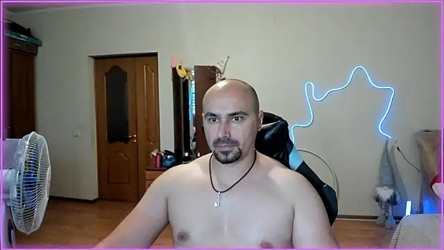 Snapshot of -SexyDaddy- chatting on June 23, 9:18 am -SexyDaddy- online show from June 23, 9:18 am
