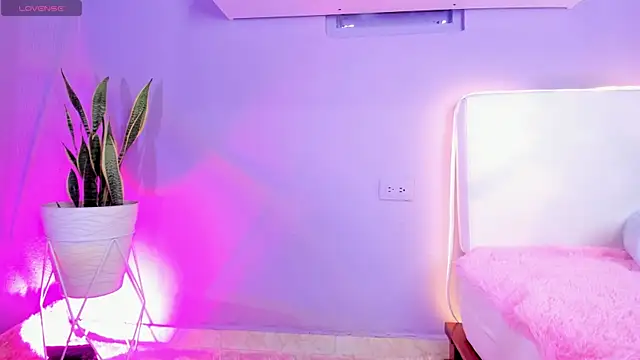 Allison Peach online show from June 24, 8:17 pm